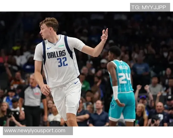 弗拉格手感欠佳全场14投仅中5三分球更是失准无一命中贡献12分7篮板