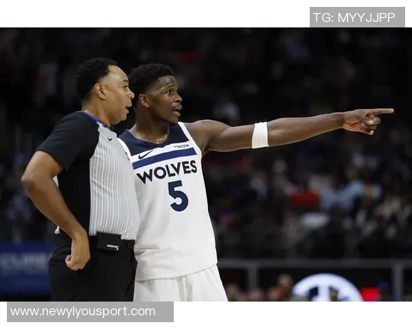 爱德华兹表现平平半场11投仅4中收获10分2篮板并有2次失误 爱德华兹表现平平半场11投仅4中收获10分2篮板并有2次失误