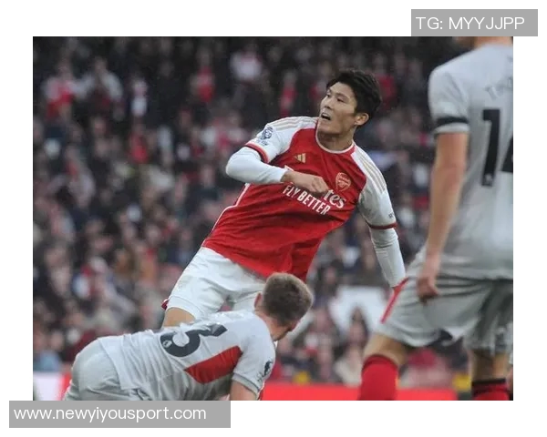 富安健洋自由身加盟阿贾克斯签约半年引发球迷热议 富安健洋自由身加盟阿贾克斯签约半年引发球迷热议