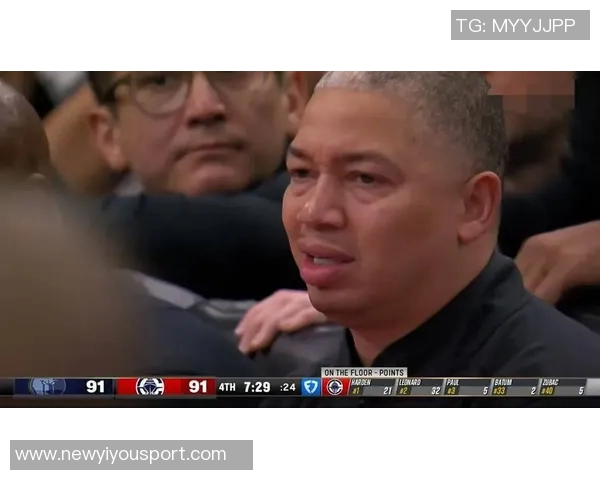 快船关键时刻小范指挥战术泰伦卢在场边无奈围观愤怒表情引热议